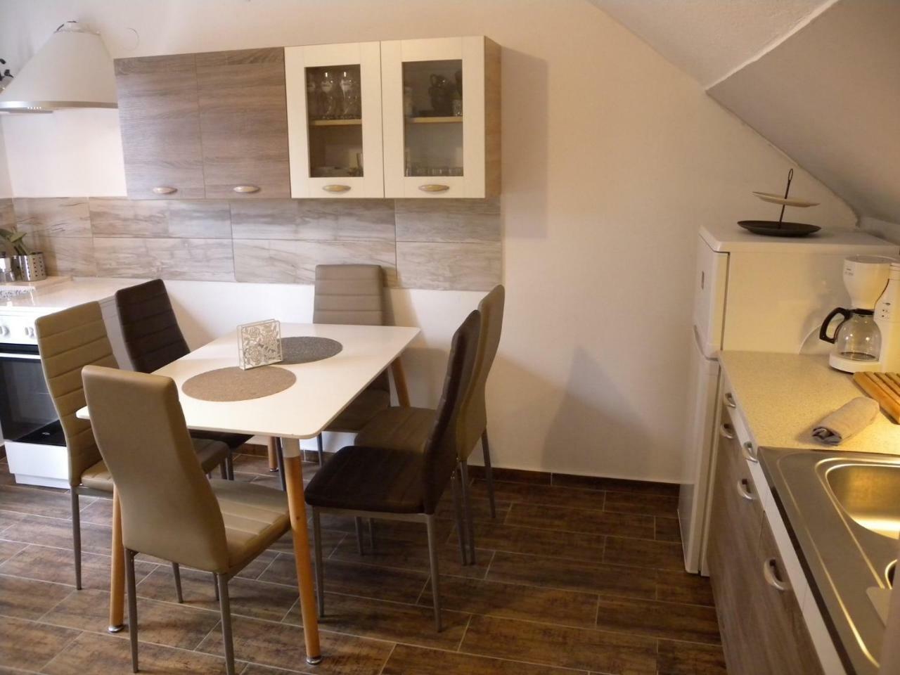 Apartments In Balatongyoeroek 34590 객실 사진